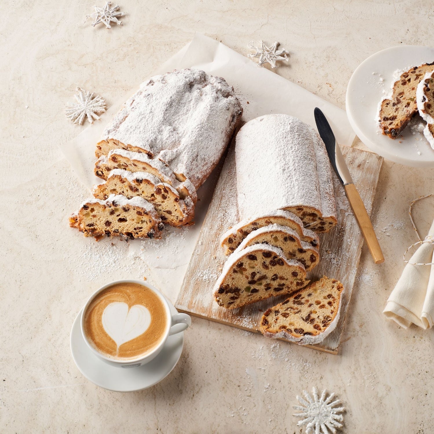 Saisonale Backwaren der Wiener Feinbäckerei Heberer – von Stollen über Osterzopf bis Erdbeerkuchen, immer passend zur Jahreszeit.